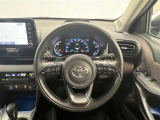 3本スポークステアリング!ステアリングスイッチ付!音量調整やメーター内インフォメーションディスプレイ操作、全車速追従機能レーダークルーズコントロール操作などが可能!ステアリングヒーター付!