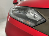 LEDヘッドライトは、点灯の瞬間から最大光量を発揮し、突然暗くなるトンネルなどでの安定感を高めます。