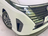 【LEDヘッドライト】悪天候や夜間走行時も良好な視界を確保し安心して運転できる高輝度LEDヘッドライトを装備!点灯速度が早く、消費電力も抑えられています。