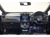 操作性に優れた運転席となります!小物入れや各ボタンの配置にこだわり、使いやすいです!座り心地もよく視認性も良好なのでロングドライブもお任せ下さい!