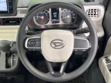 インテリアに合わせたデザインのステアリングは、運転される方のことも考え、運転しやすい形状、大きさです。是非一度、実際に触ってお確かめください。