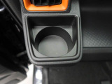 カップホルダーは運転席や助手席からちょうど手の届く位置です!!