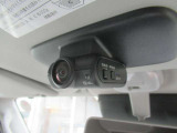 フロント+車室内ドライブレコーダー!社内および車側面の撮影記録が駐車時の安心を高めるとともに走行中の幅寄せ対策や後方撮影(リヤガラス越し)にも対応♪