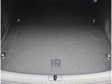 Audi正規ディーラーが高品質をお約束。高度な訓練・教育を受けたAudi専任メカニックが、100項目にもおよぶ精密な点検を実施いたします。すべてをクリアしたAudi車だけが、あなたのお手元に届けられるのです。
