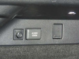 ステアリングスイッチはハンドルを握ったままで各種装備の設定・オーディオの操作が可能。その他衝突軽減ブレーキの設定や踏み間違い等も・・・
