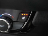 ◆USB接続端子◆スマホやiPodなどを接続して、いつもの音楽を車内でもお楽しみいただけます♪
