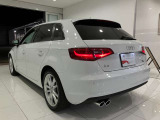 鮮やかなテールランプと一目でAudiとわかる後ろ姿です!