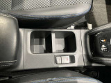 運転席側にドリンクホルダーあります!運転中でも手が届きやすい位置にあって便利です♪