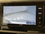 車庫入れや後方操作をサポート!苦手な駐車も安心のバックモニター付きです♪ガイド線も表示されますので、どこまで下がれば良いか目安にもなります☆