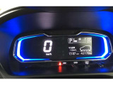 スピードをデジタルで表示する、とても見やすいメーターとなっています