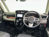 運転席まわりです。 各操作スイッチは使いやすい位置に配置されてます。