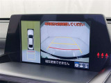 後方の見える安心をお届けするバックガイドモニター付:バックするときのアシストラインもあって楽々バック!車庫入れや縦列駐車をサポートし、苦手な駐車も安心です!今やもう手放せない装備ですネ♪