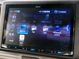CD、DVD、Bluetooth、AM、FM、AUX、スマートフォン接続ができます。