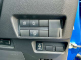 運転席右側には電動スライドドア等各種スイッチが集約されています!!