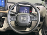 インテリアに合わせたデザインのステアリングは、運転される方のことも考え、運転しやすい形状、大きさです。是非一度、実際に触ってお確かめください。