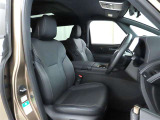 長時間の運転でも疲れにくいシートです。