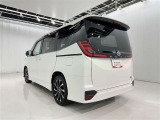 広々とした車内空間に優れた燃費性能。更にデザインも上質で人気のお車です!