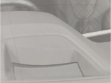 【サンルーフ】高級車のマストアイテムのガラス・サンルーフ。開放感のある室内空間を演出してくれます。