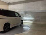 LEDヘッドランプです。十分な明るさを保ちつつも消費電力が少なく、バルブ寿命も長いのが特徴です。瞬時にMAXの光量を発揮するのもLEDならではです。