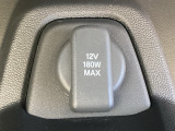 スマホや車載アクセサリーの電源確保に便利なアクセサリーソケットを装備。