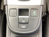 スマートな電子制御式パーキングブレーキに加え、渋滞時などでブレーキペダルから足を離しても停車を維持するオートブレーキホールド機能により、運転がより快適になります。