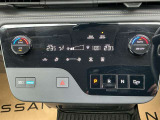 運転席・助手席と個々に温度設定の出来るオートエアコンです◎またギヤシフトはボタン式で簡単操作