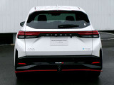NISMO専用ルーフスポイラー・リヤバンパー。リヤLEDフォグランプ。