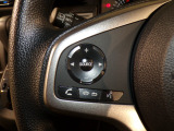 【ステアリングリモコン】ステアリングにオーディオ調節可能なスイッチが装備されていますので運転中でも視線をそらさずにオーディオの調節が可能です!