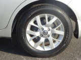 【タイヤ】 【純正15インチアルミホイール】《185/65R15》専用のアルミなのでお車のイメージぴったりですね!