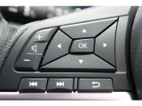 手元でナビの音量調整等が出来るのでナビの操作によるわき見運転を防止することが出来ます。