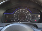 【メーターパネル】素早く車の情報が読み取れる、視認性に優れたシンプルなデザインのメーターパネルです。