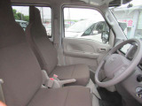 乗り降りしやすい運転席&フロアマット付き♪◎掲載後すぐに販売が決まってしまう場合もございますのでご来店前にお電話でご予約を頂ければ幸いです。
