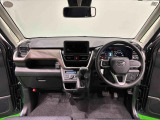 Aピラーの傾斜やヒップポイントの位置を最適化。ひらけた前方視界とノンストレスな運転姿勢で快適なドライブが楽しめます。