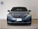 BMW代表的な特徴のキドニーグリル。BMWのすべてのモデルに採用され、BMWらしさを強調しております。