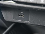 スマホの充電等に便利なUSBのソケットが付いています。