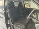 運転席まわりです。運転席からの視界が左右に広く隅々まではっきりと見渡せます!クルマの前端も把握しやすく安心して運転できます!