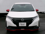 NISMO専用フロントグリル・フロントバンパー・エンブレム。