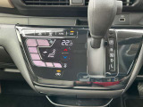タッチパネルのオートエアコンになります