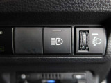 オートマチックハイビームとは、先行車や対向車のライトを認識し、ハイビームとロービームを自動で切り替える機能です。夜道の視界を確保します。詳細は販売店スタッフまでおたずねください。