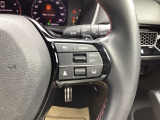 Hondaセンシングの機能のひとつ、アダプティブクルーズコントロール付!アクセルから足を離しても設定したスピードと前車との車間を保ち走行してくれます!車線維持もアシスト☆高速道路で疲労軽減ですね☆