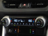 シートヒーターに加えてシートベンチレーションも搭載。寒い時期も暑い時期も快適に過ごせます。