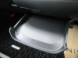様々な箇所に収納に便利なBOXが付いて便利です