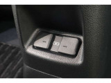 後部座席にも充電ソケットが装備されており、後部座席に座っている方も携帯電話等を充電することができます!
