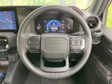 インテリアに合わせたデザインのステアリングは、運転される方のことも考え、運転しやすい形状、大きさです。是非一度、実際に触ってお確かめください。