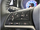 ステアリングスイッチ付き。前方から目を離すことなく操作することが可能です。