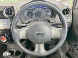 インテリアに合わせたデザインのステアリングは、運転される方のことも考え、運転しやすい形状、大きさです。是非一度、実際に触ってお確かめください。