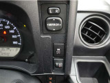 トラクションコントロールとは、すべりやすい路面での発進時や加速時にタイヤの空転を抑え、駆動力確保に貢献する機能です。詳細は販売店スタッフまでおたずねください。