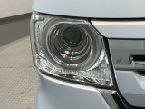 LEDヘッドライトは、点灯の瞬間から最大光量を発揮し、突然暗くなるトンネルなどでの安定感を高めます。