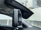 【ルームミラー一体型ETC】BMWといえばルームミラー一体型のETC。ドライバーから差し込めるかたちになっておりますので、差し忘れの際も慌てずにご利用いただけます。
