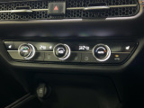 運転席と助手席の温度設定の変更が可能な左右独立タイプのデュアルエアコンです♪♪♪暑がりな人・寒がりな人も誰もが車内を快適にお過ごしいただけます♪♪♪